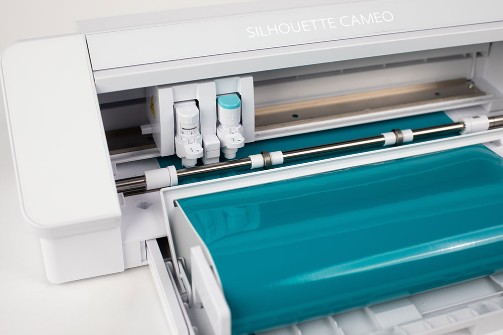 Silhouette Cameo 4 Plus 15’ - White