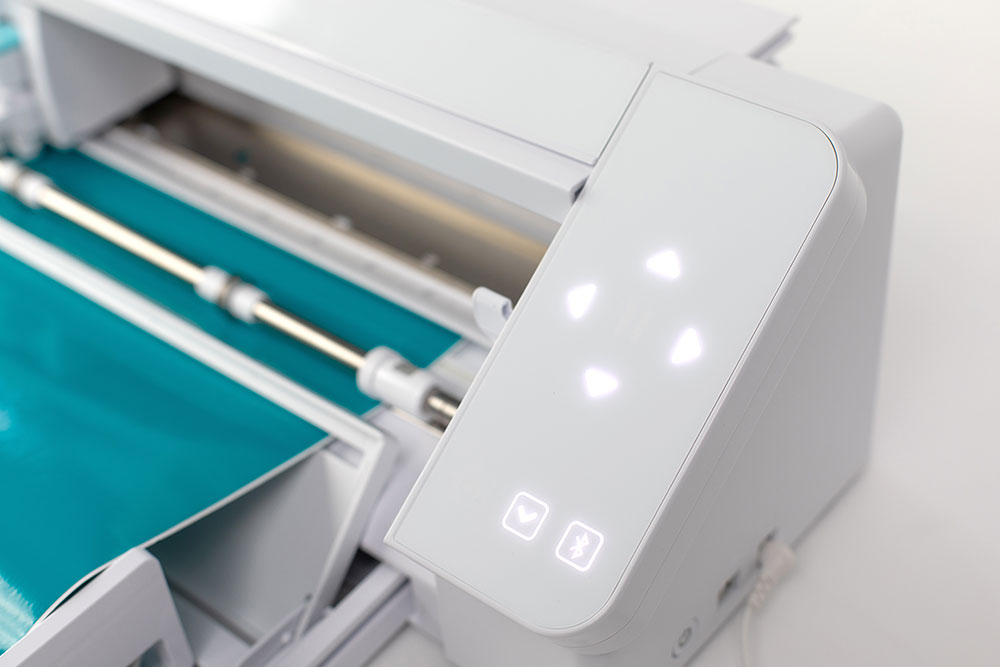 Silhouette Cameo 4 Plus 15’ - White